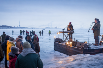Donmuş Baltık Denizi’nde Frozen People festivali