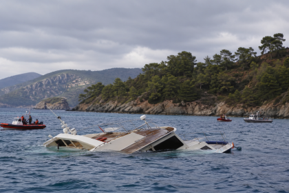Marmaris’te tur teknesi battı 148 kişi kurtarıldı