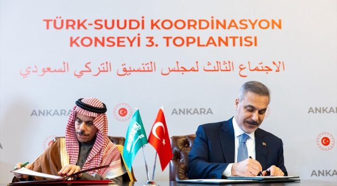 Turkiye-ile-Suudi-Arabistan-Arasinda-Vize-Muafiyeti-Anlasmasi-Imzalandi