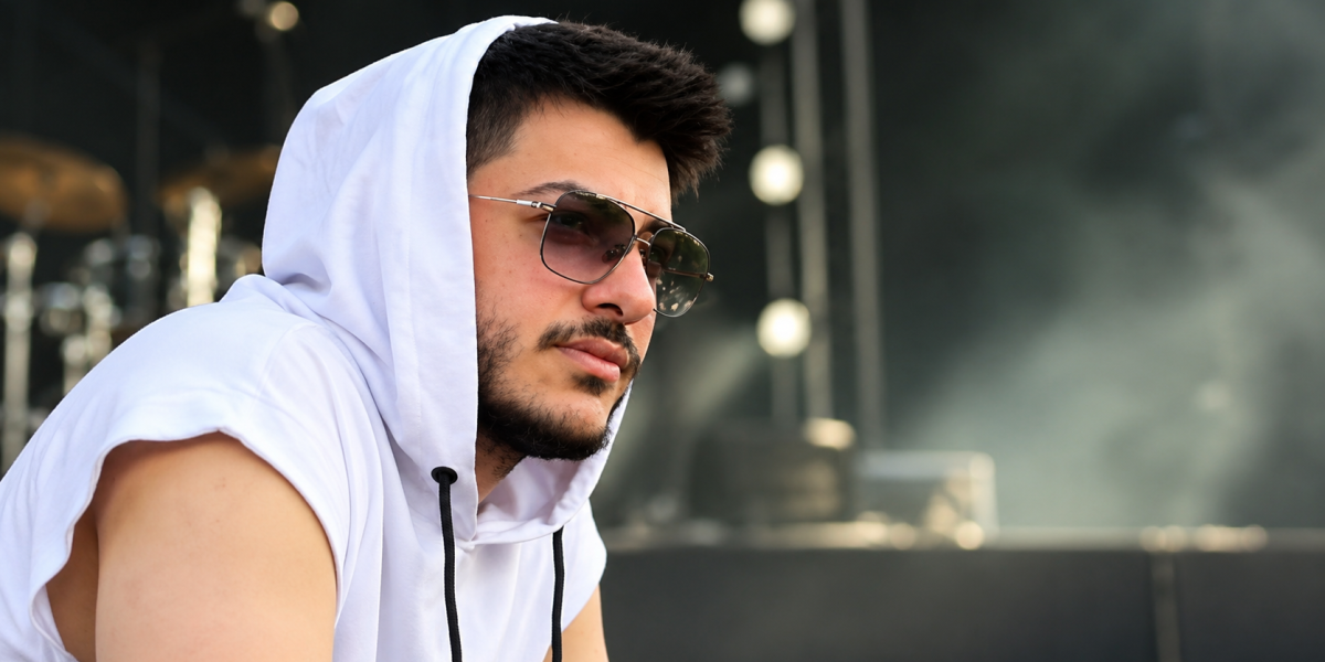 Semicenk hangi marka gözlük takıyor İşte bilinenler