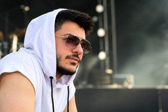 Semicenk hangi marka gözlük takıyor İşte bilinenler